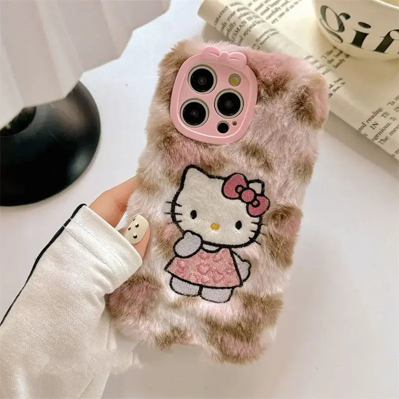 🧸 Capinha Kawaii de Pelúcia Hello Kitty com Pingente - Compatível com iPhone